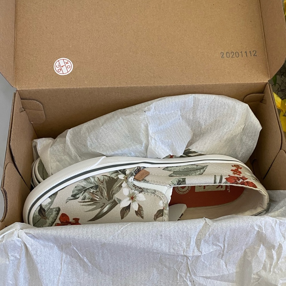 Keds Women’s Slip- On Tropical Shoes - Picture 7 of 10